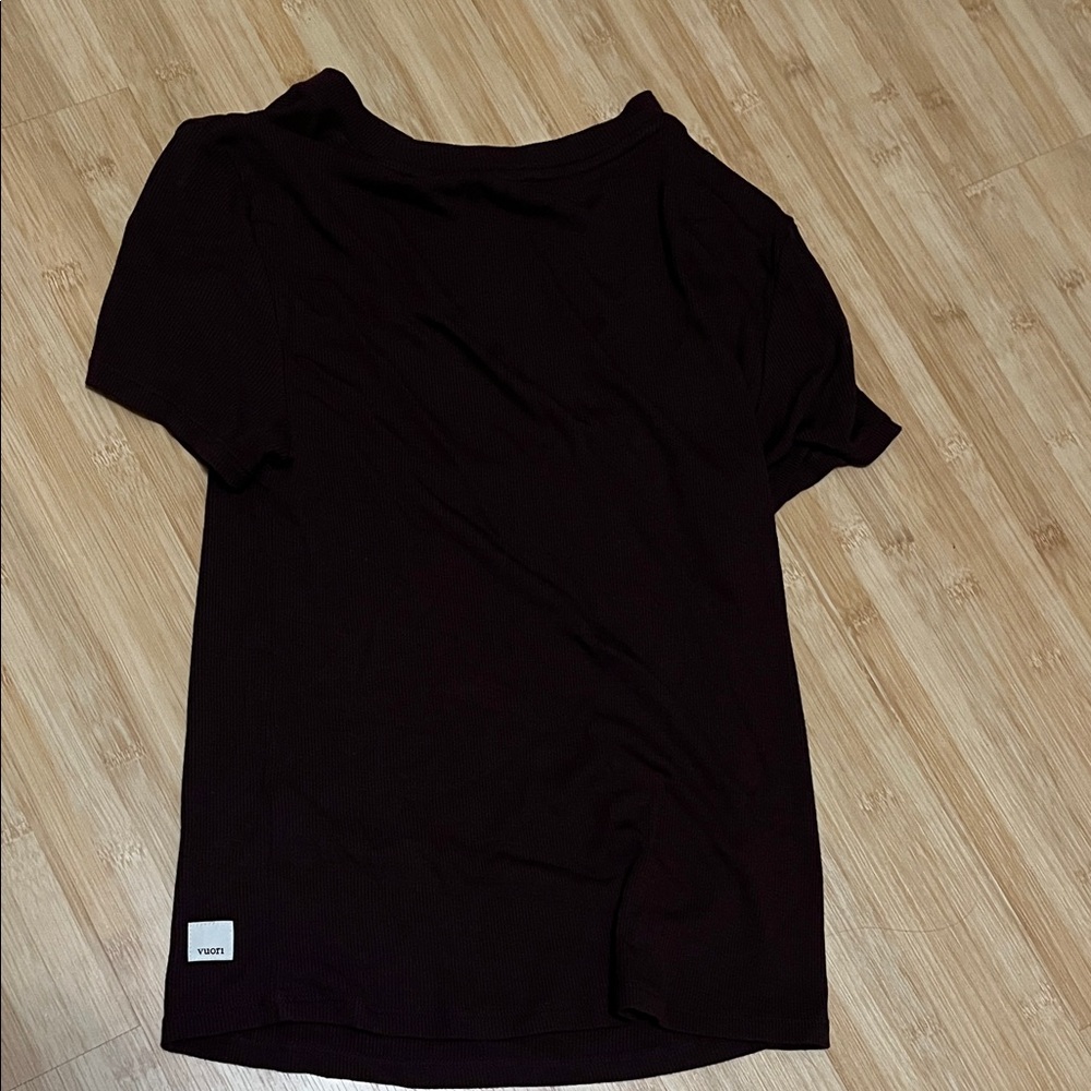 Vuori Women's dark brown Short Sleeve Tee